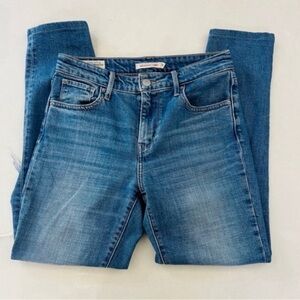 Levi’s 721 High Rise Distressed Skinny Jeans 26